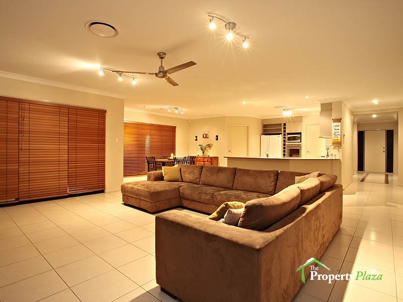28 Lambert Drive, Calamvale QLD 4116