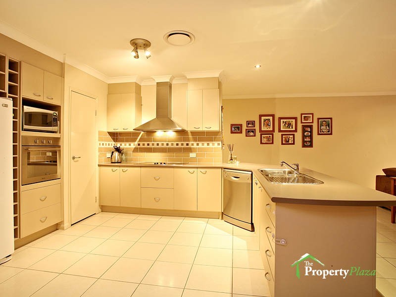 28 Lambert Drive, Calamvale QLD 4116