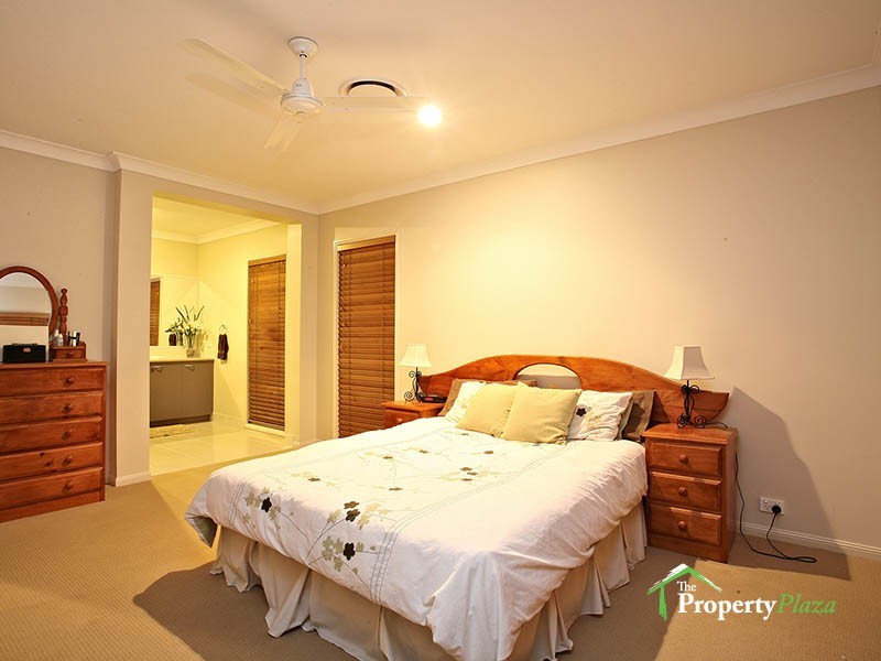28 Lambert Drive, Calamvale QLD 4116