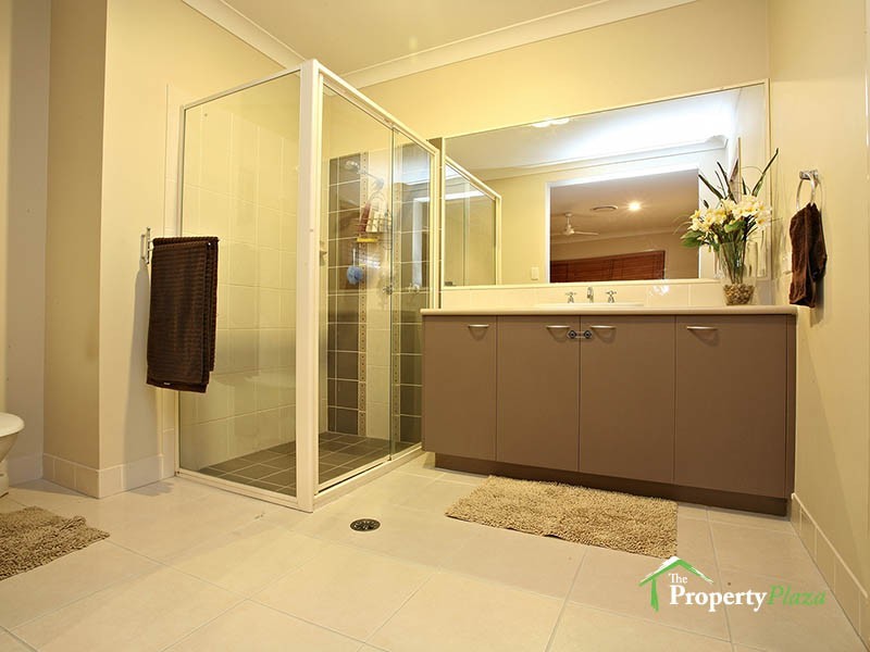 28 Lambert Drive, Calamvale QLD 4116