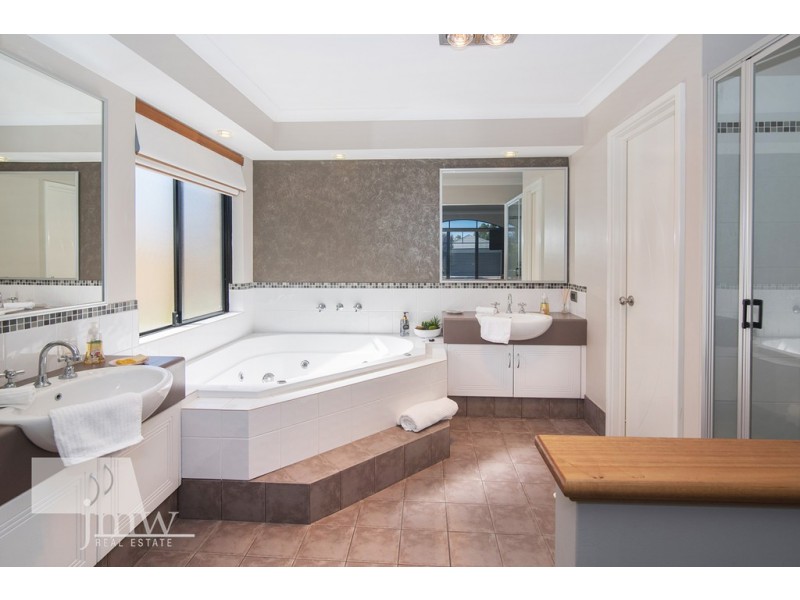 68 Monclair Circuit, Dunsborough WA 6281