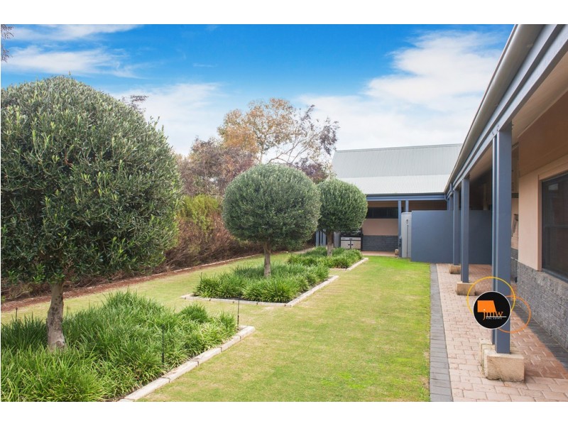 4 Lenamont Court, Dunsborough WA 6281