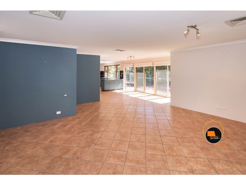 7 Pine Court, Quindalup WA 6281