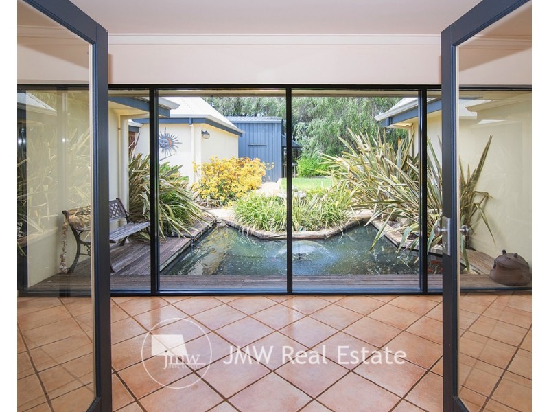 5 Backwater Retreat, Quindalup WA 6281