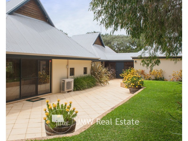 5 Backwater Retreat, Quindalup WA 6281