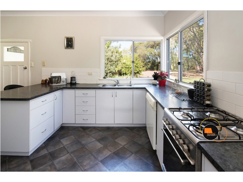 16 Hayes Road, Quindalup WA 6281