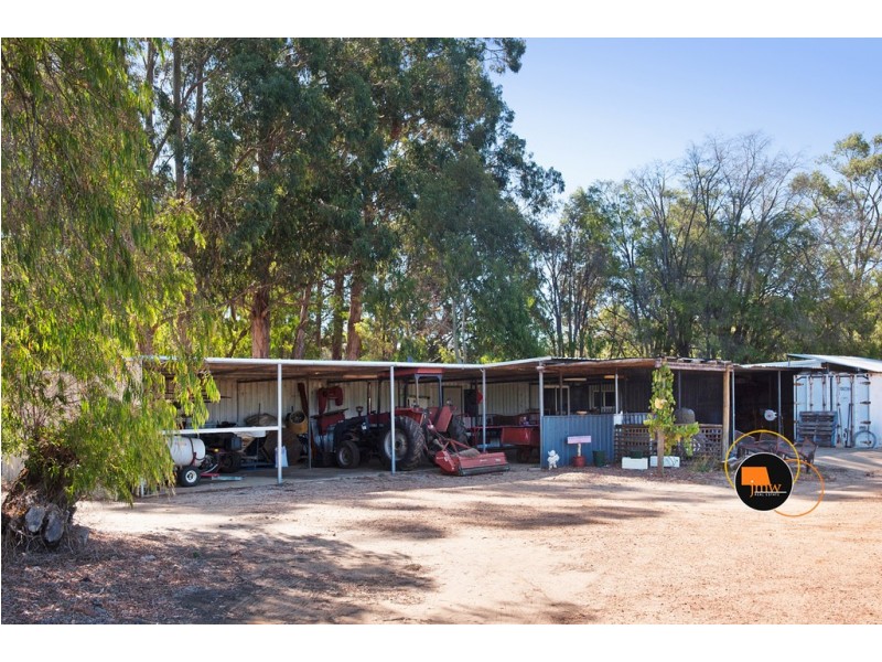 16 Hayes Road, Quindalup WA 6281