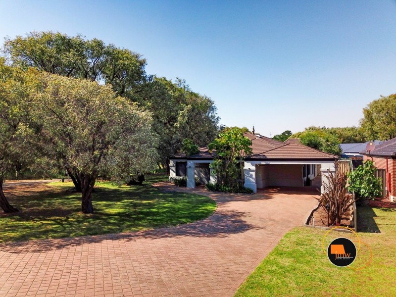 8 Wilson Avenue, Quindalup WA 6281