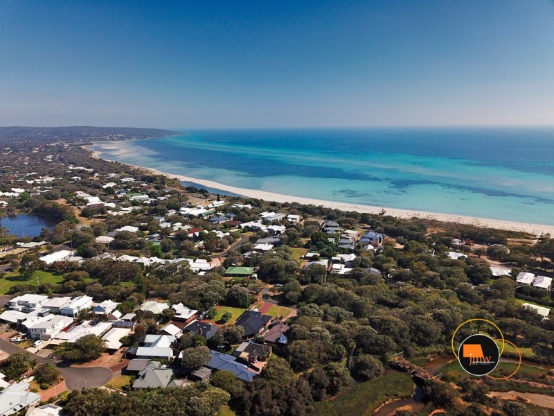 8 Wilson Avenue, Quindalup WA 6281