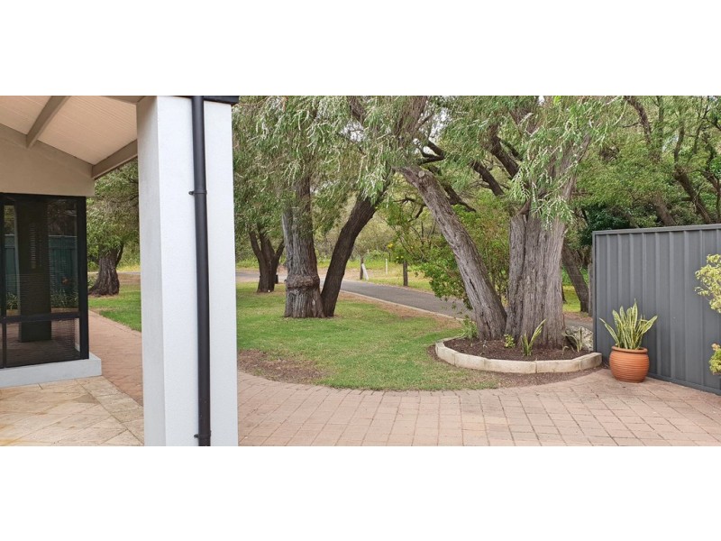 8 Wilson Avenue, Quindalup WA 6281