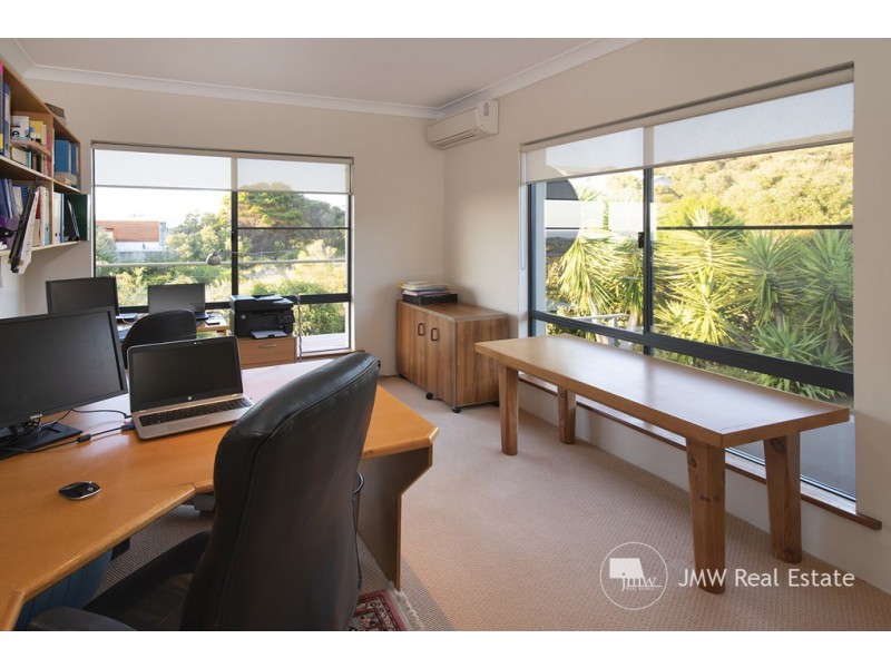 12 Freycinet Way, Gnarabup WA 6285