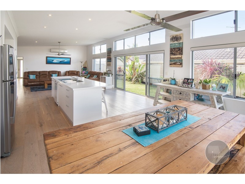 16 Augusta Parade, Dunsborough WA 6281