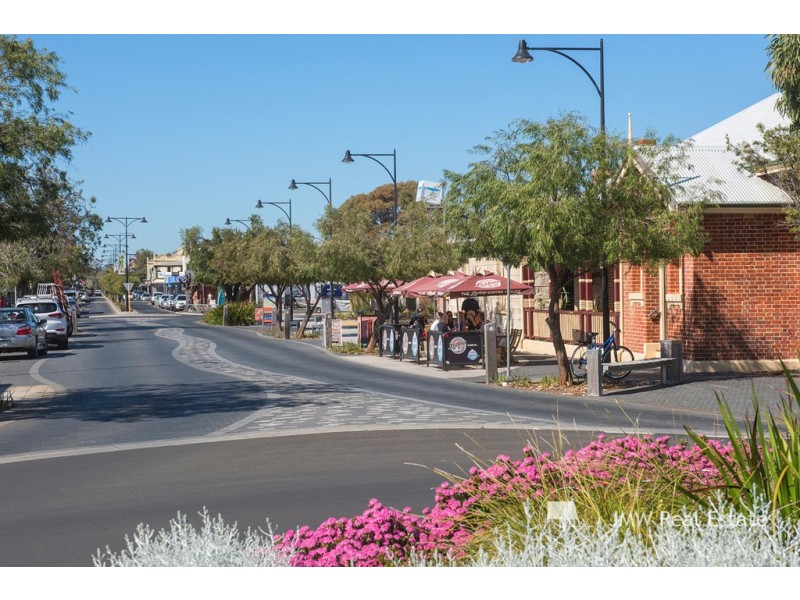 18 Brown Street, Busselton WA 6280