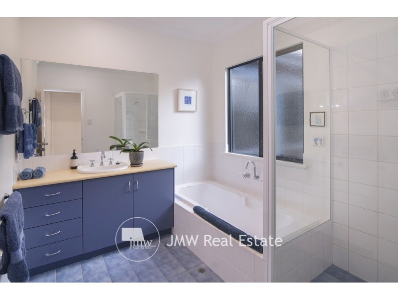 121 Lagoon Drive, Yallingup WA 6282