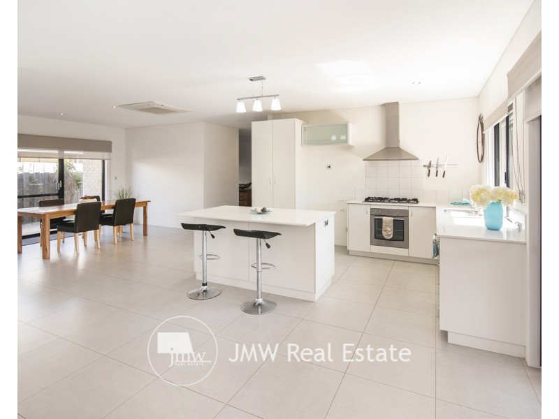 16 Oakmont Crescent, Dunsborough WA 6281