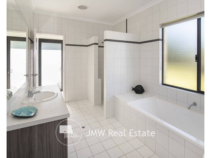 16 Oakmont Crescent, Dunsborough WA 6281