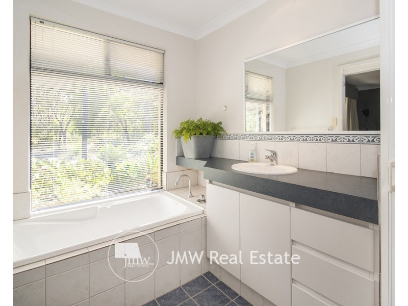 32 Kangaroo Parade, Yallingup WA 6282