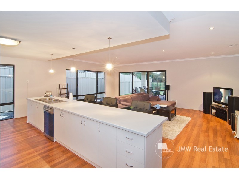 30 Indooroopilly Crescent, Dunsborough WA 6281