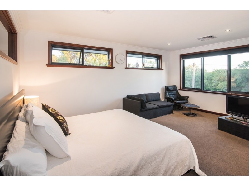 31 Campion Way, Quindalup WA 6281