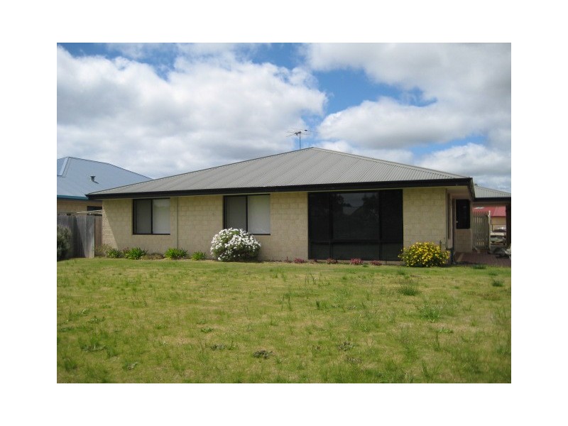 28 Sandalford Court, Dunsborough WA 6281