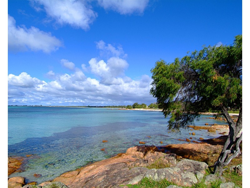 1/6 Flute Walk, Dunsborough WA 6281