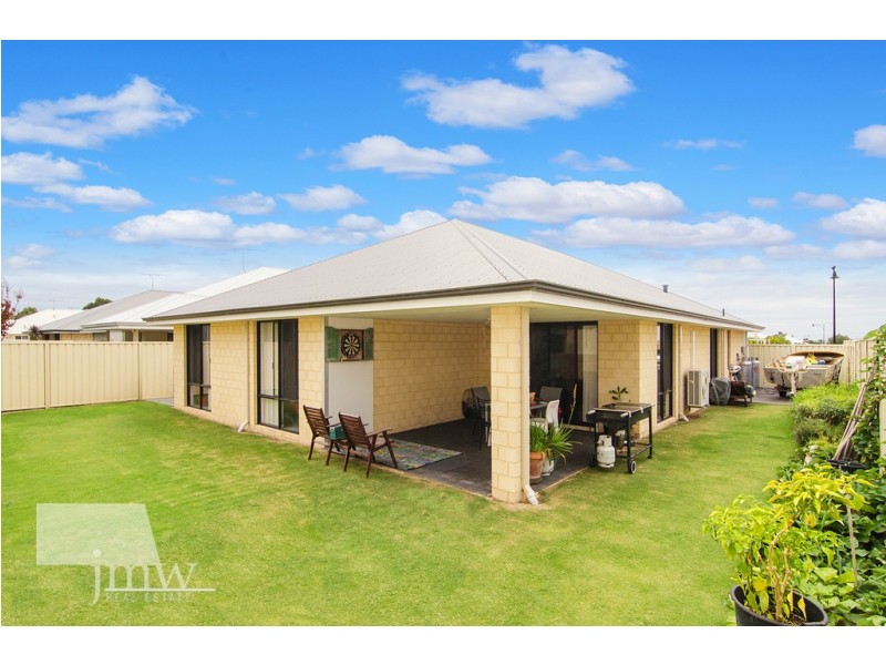 54 Indooroopilly Crescent, Dunsborough WA 6281