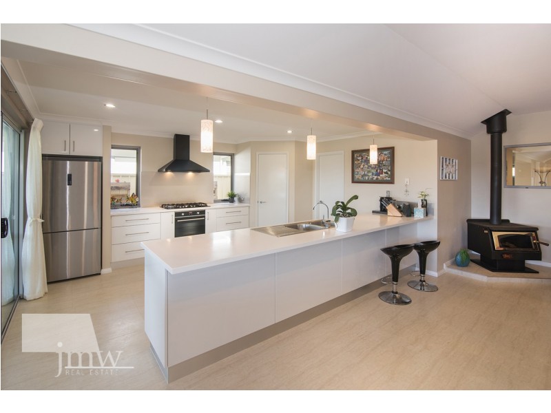 8 Aldercress Approach, Dunsborough WA 6281