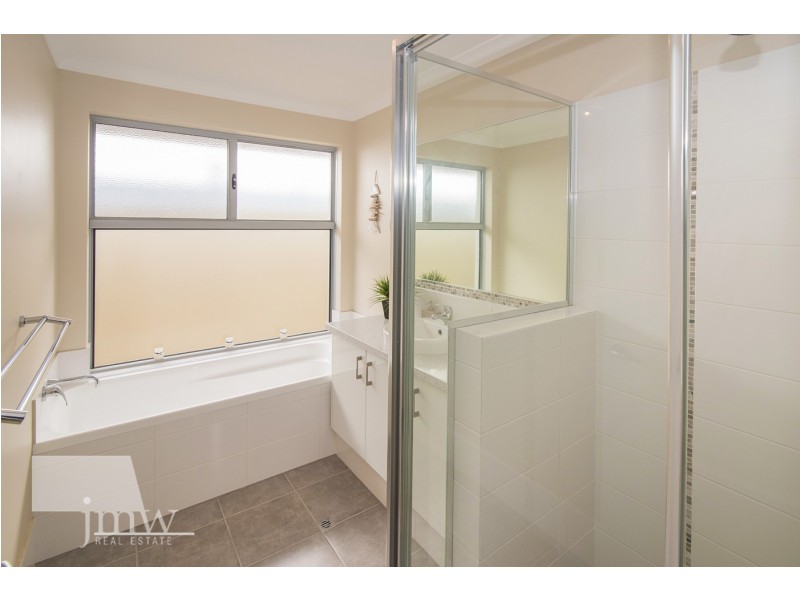 8 Aldercress Approach, Dunsborough WA 6281