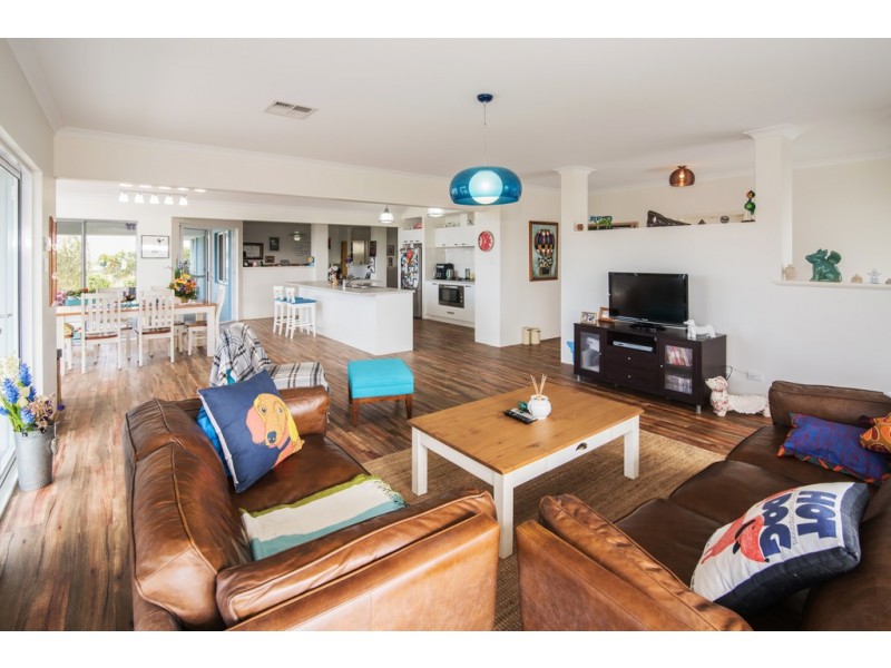 18 Cherry Hills Circle, Dunsborough WA 6281