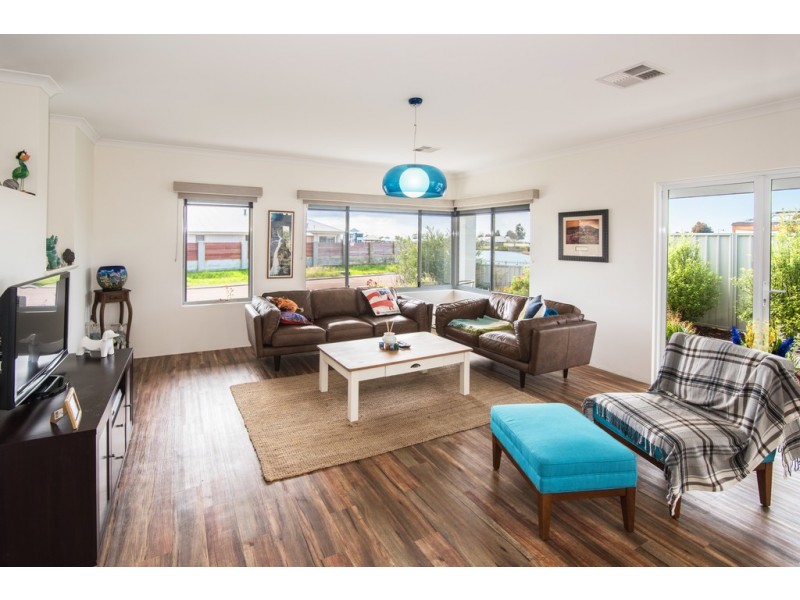 18 Cherry Hills Circle, Dunsborough WA 6281