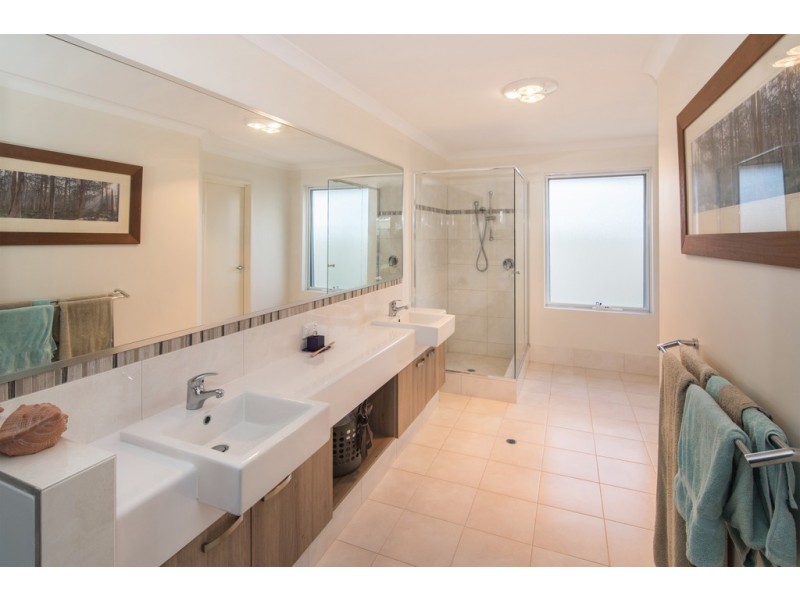 18 Cherry Hills Circle, Dunsborough WA 6281