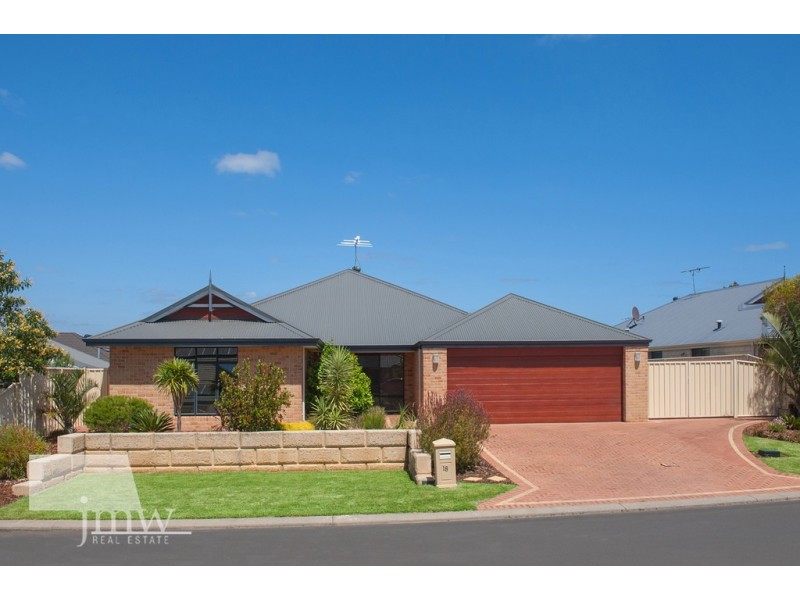 18 Royal Oaks Crescent, Dunsborough WA 6281