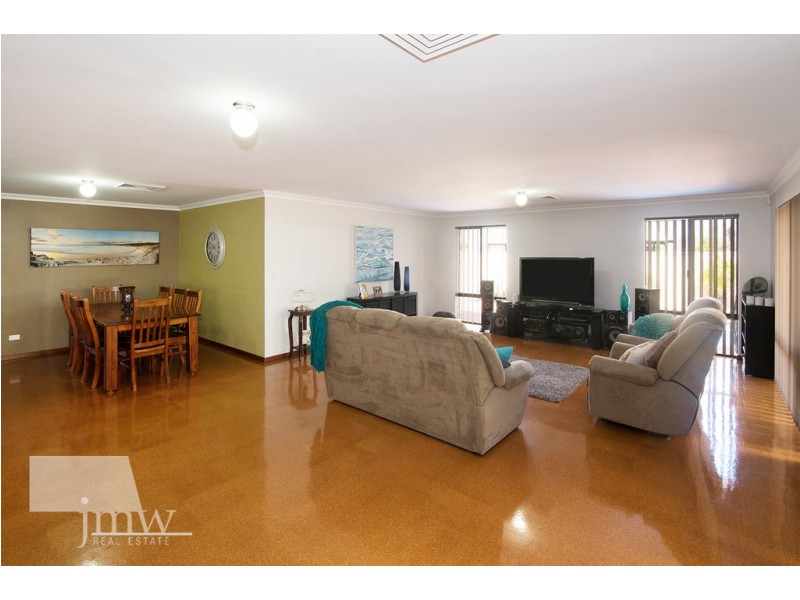 18 Royal Oaks Crescent, Dunsborough WA 6281