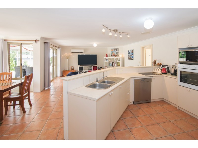 100 Dunsborough Lakes Drive, Dunsborough WA 6281