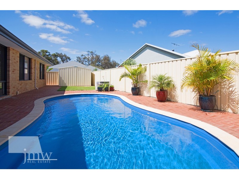 18 Royal Oaks Crescent, Dunsborough WA 6281