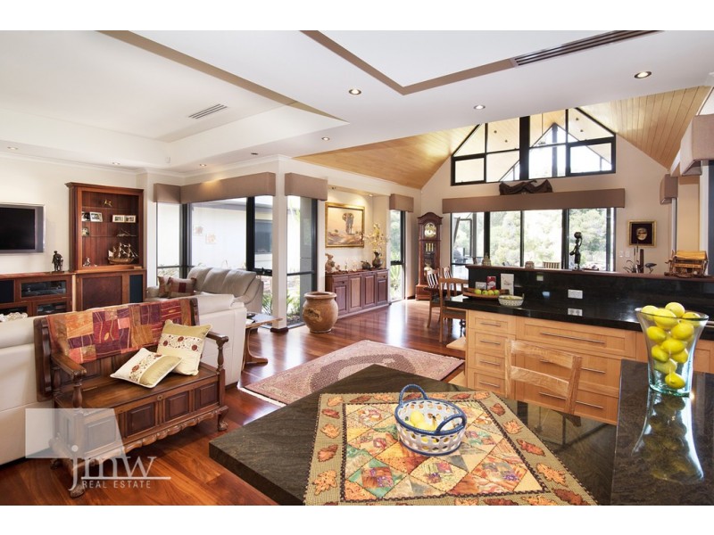 2 Hayley Close, Yallingup WA 6282