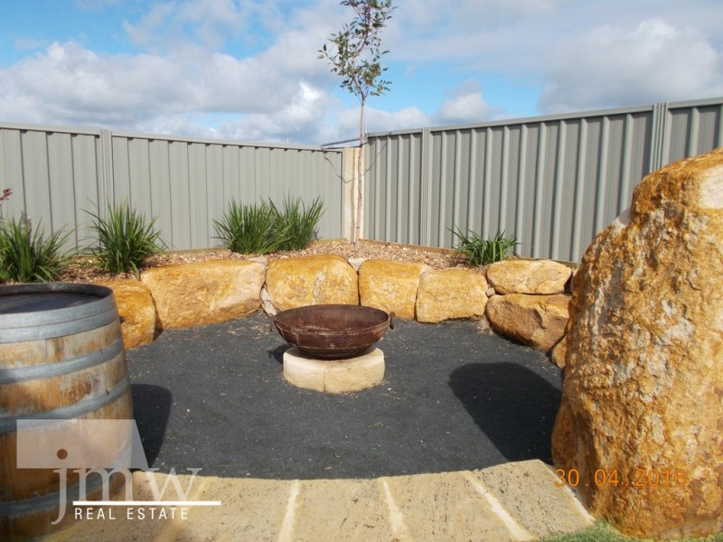 39 Kenwyn Drive, Kealy WA 6280