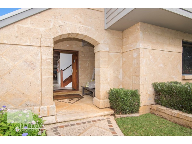 6 Peregrine Court, Dunsborough WA 6281