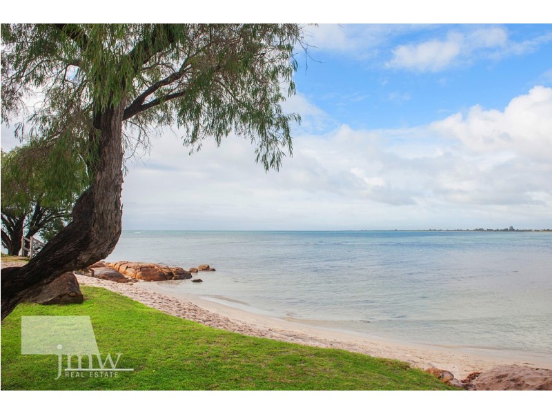 Unit 2 / 82 Bay View Crescent, Dunsborough WA 6281