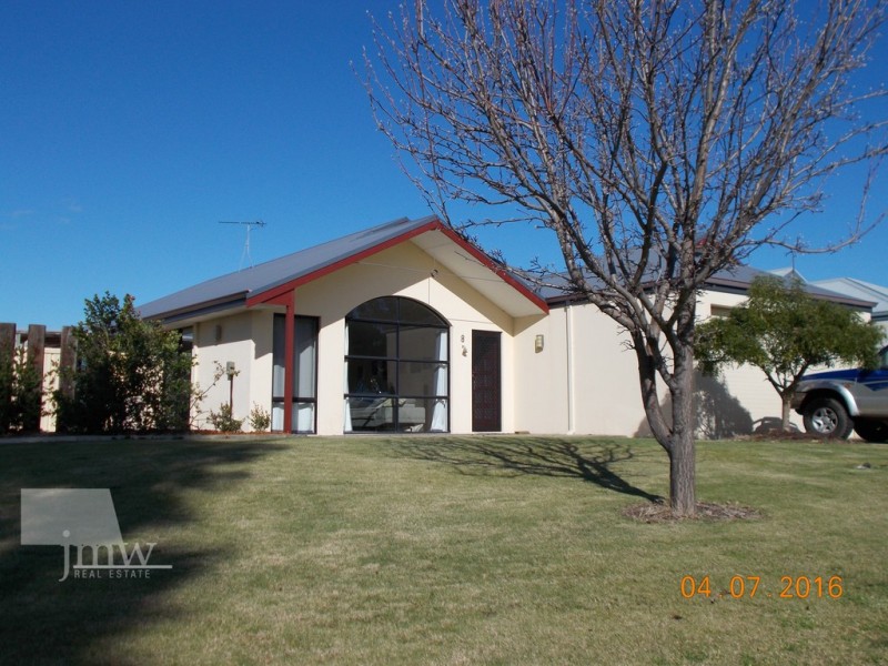 8 Royal Oaks Crescent, Dunsborough WA 6281