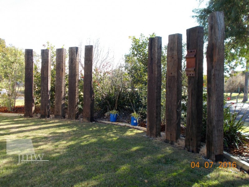 8 Royal Oaks Crescent, Dunsborough WA 6281