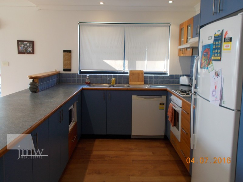 8 Royal Oaks Crescent, Dunsborough WA 6281