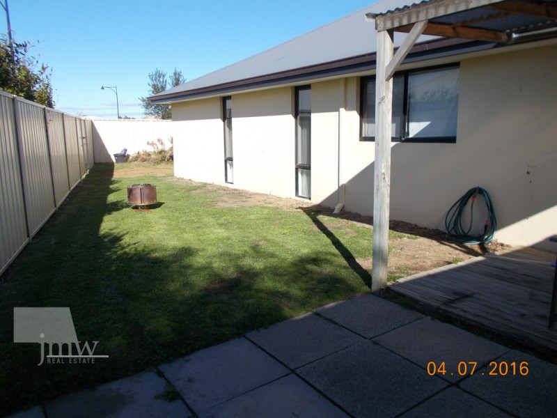 8 Royal Oaks Crescent, Dunsborough WA 6281