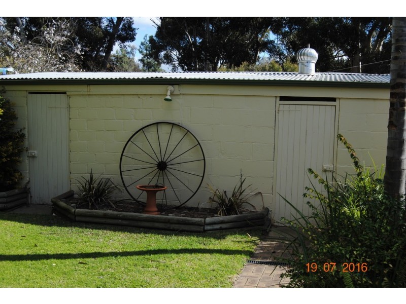 20 Roberts Street, Yealering WA 6372