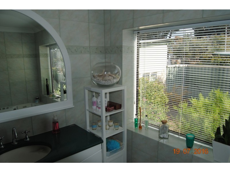 20 Roberts Street, Yealering WA 6372