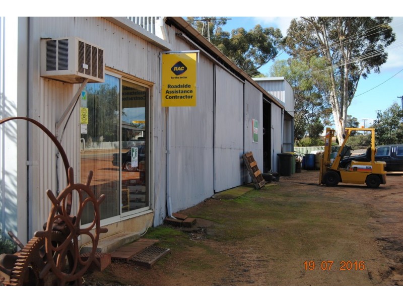 15 Roberts Street, Yealering WA 6372