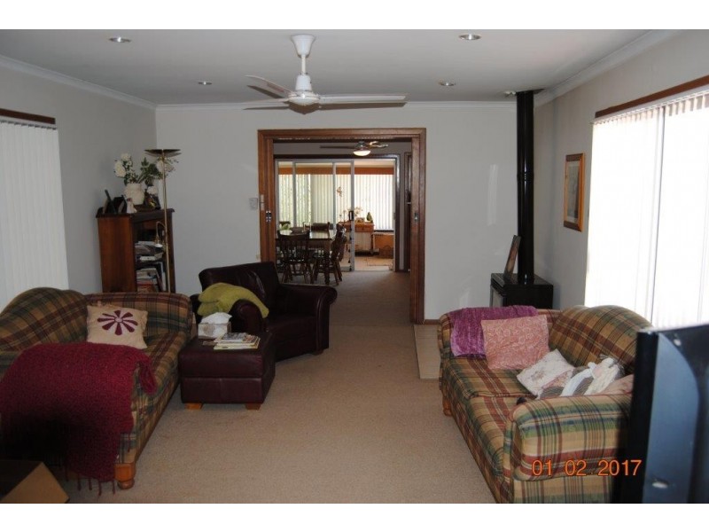 23 Central Avenue, Wickepin WA 6370