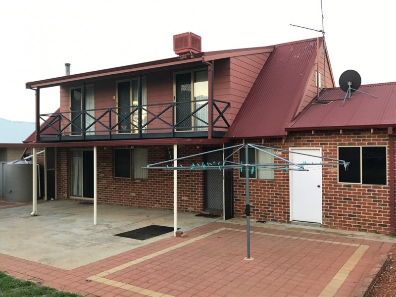 121 McLennan Street, Quairading WA 6383