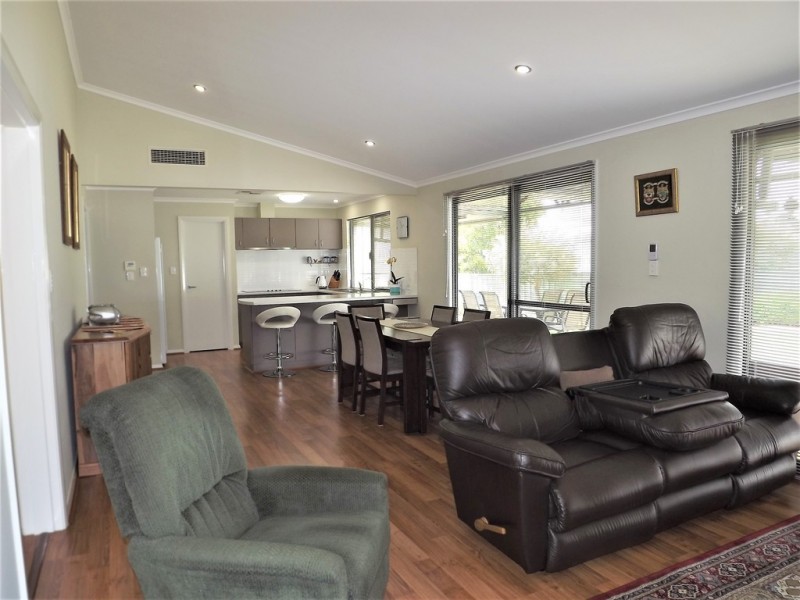 8 Place Street, Dowerin WA 6461