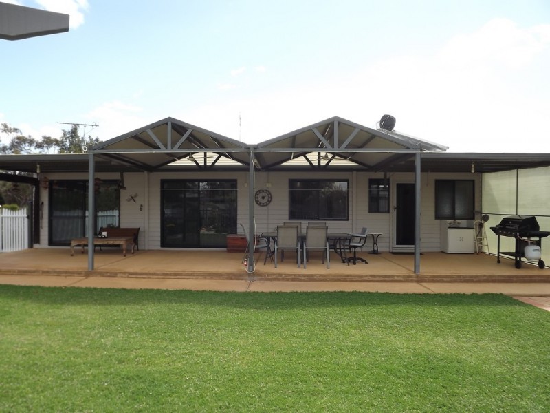 8 Place Street, Dowerin WA 6461